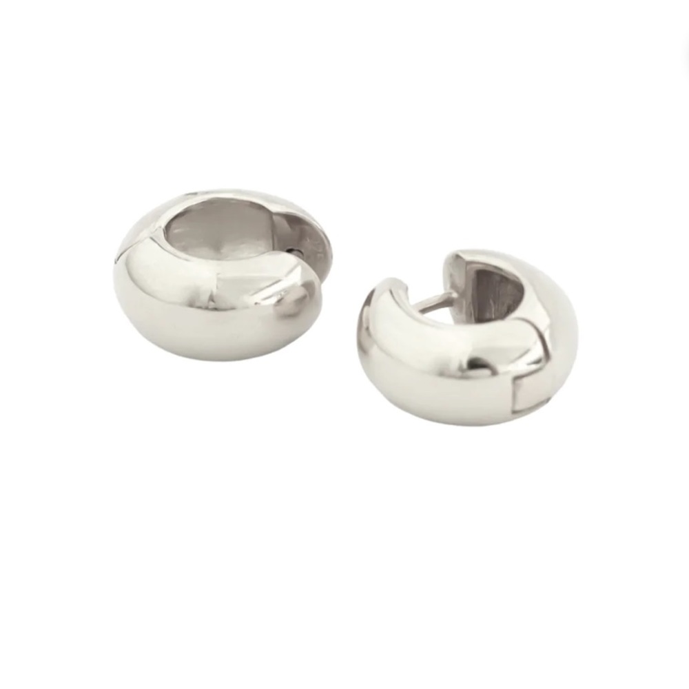 HOUSE OF HARLOW 1960 Silver Tone Huggie Hoop Earrings Chunky NIB - Picture 2 of 8